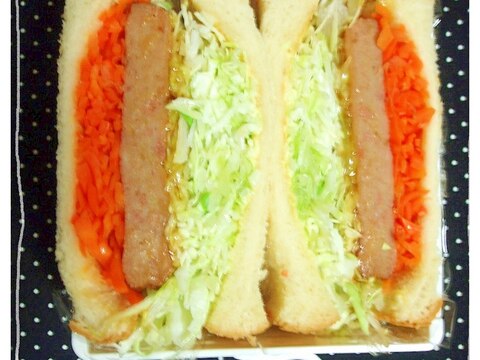 にんじんとキャベツ♡ハンバーグのトーストサンド